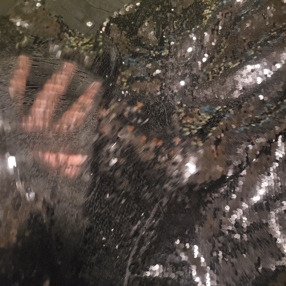 Black sequin skirt - Picture 2 of 3